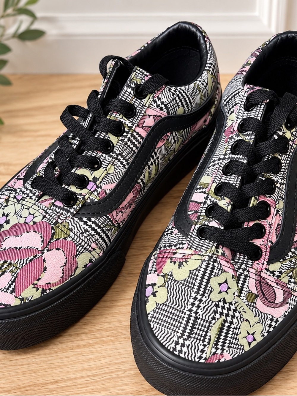 Vans Women's Low-Top Floral Plaid Sneakers - Pink, Black & Cream with Plataform